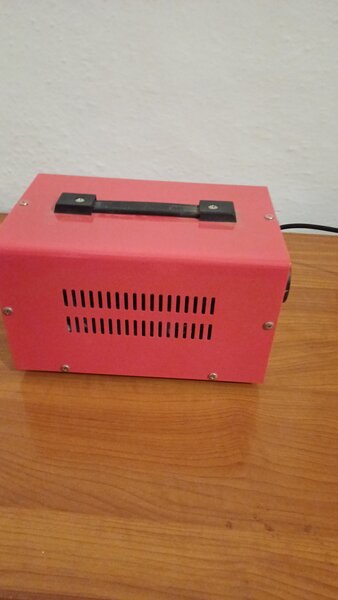 Stabilizator monofazat de tensiune